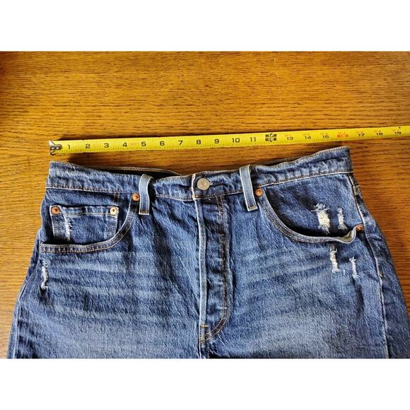Levi's 501 Women 32 Denim Shorts Distressed Cut-offs 4 Medium Wash Frayed Jean - Picture 7 of 11